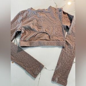 mono b Textured Tactel Leopard L/S w/Peekaboo Back Cut Out Crop Top Small New